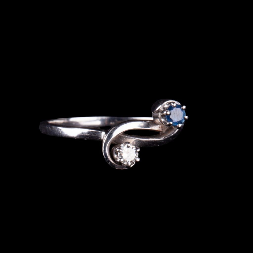 18K White Gold Diamond and Blue Sapphire Ring, France, 750 Gold