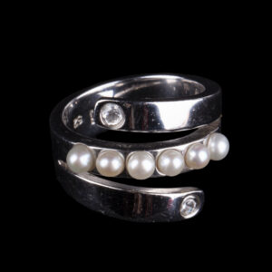 M Saki 925 Sterling Silver Ring with Six Pearls and Clear Stones